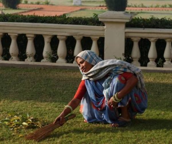 INDIA - CIRCA 2000: Built in 1835 as hunting house on a 24 hectare land, then turned into a palace in 1923, Rambagh Palace became the residence of the Maharajah of Jaipur before it was turned into a hotel-palace in 1957, India's first hotel-palace with 90 rooms - The building is a masterpiece and is a subtle mixture of Moghol and Rajput style in Jaipur, India. (Photo by David LEFRANC/Gamma-Rapho via Getty Images)